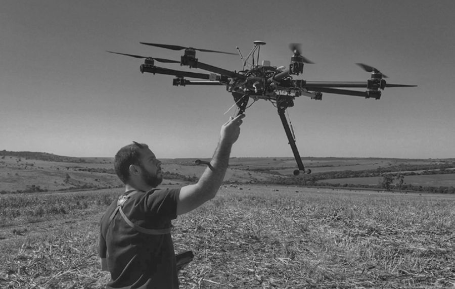 Operação de drone em campo